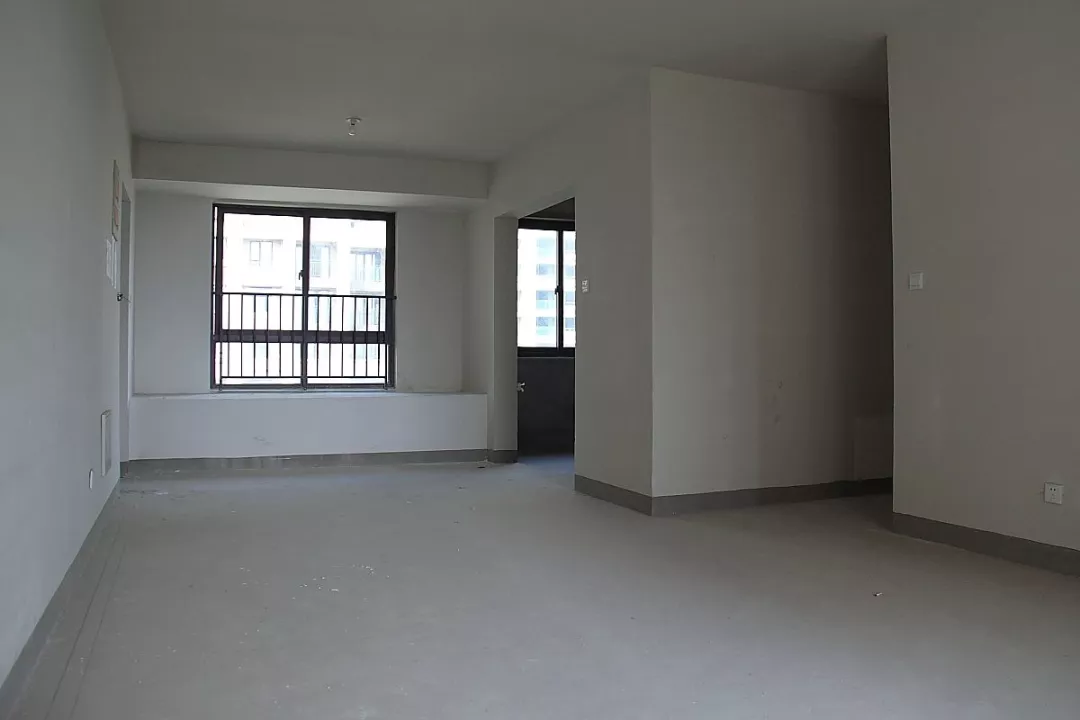 毛坯房不验就收房?小心墙面砖贴完空鼓,要拆了重贴!